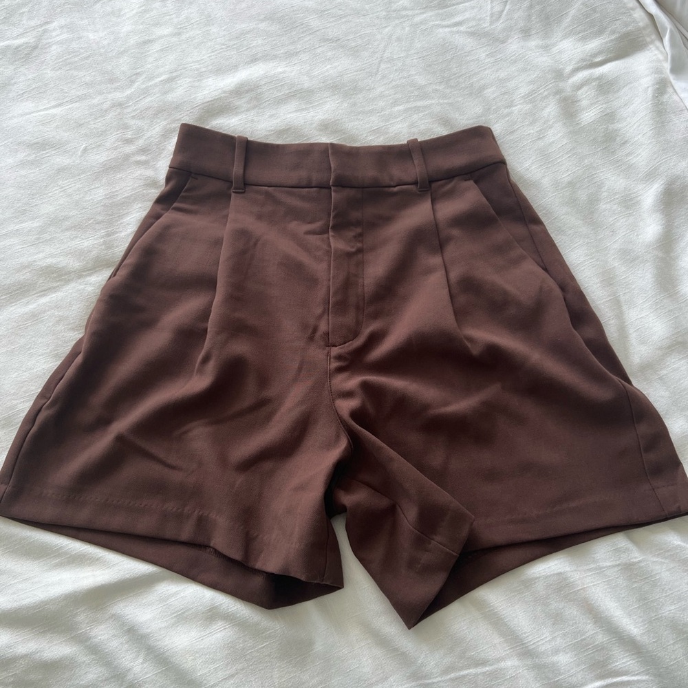 Brown Abercrombie & Fitch tailored shorts. Size S